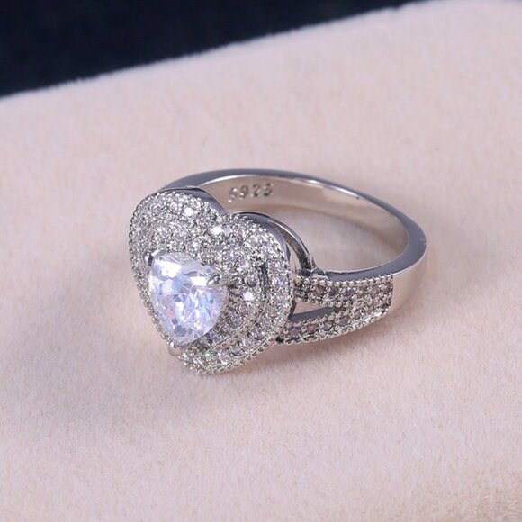 🍁 Sweet Large Heart Crystal CZ Luxury Vintage Silver Ring for Women, VIP409